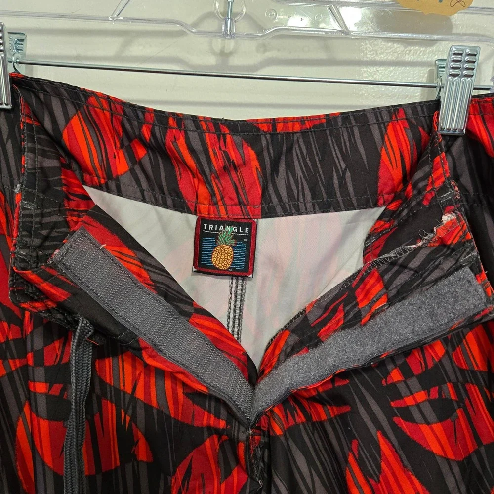 Triangle Riviera Beach Mens Board Shorts Size 32 Red Black Tropical Floral‎ Swim